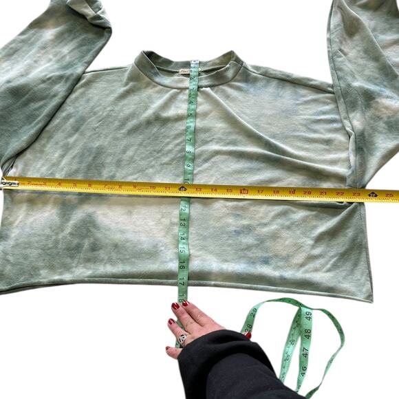 Womens Sweater Size Large Green Tie Dye Crop Loose Fit Beach Travel Packable Fun - Picture 2 of 5